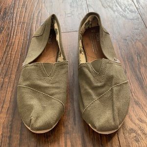 Olive green Tom's